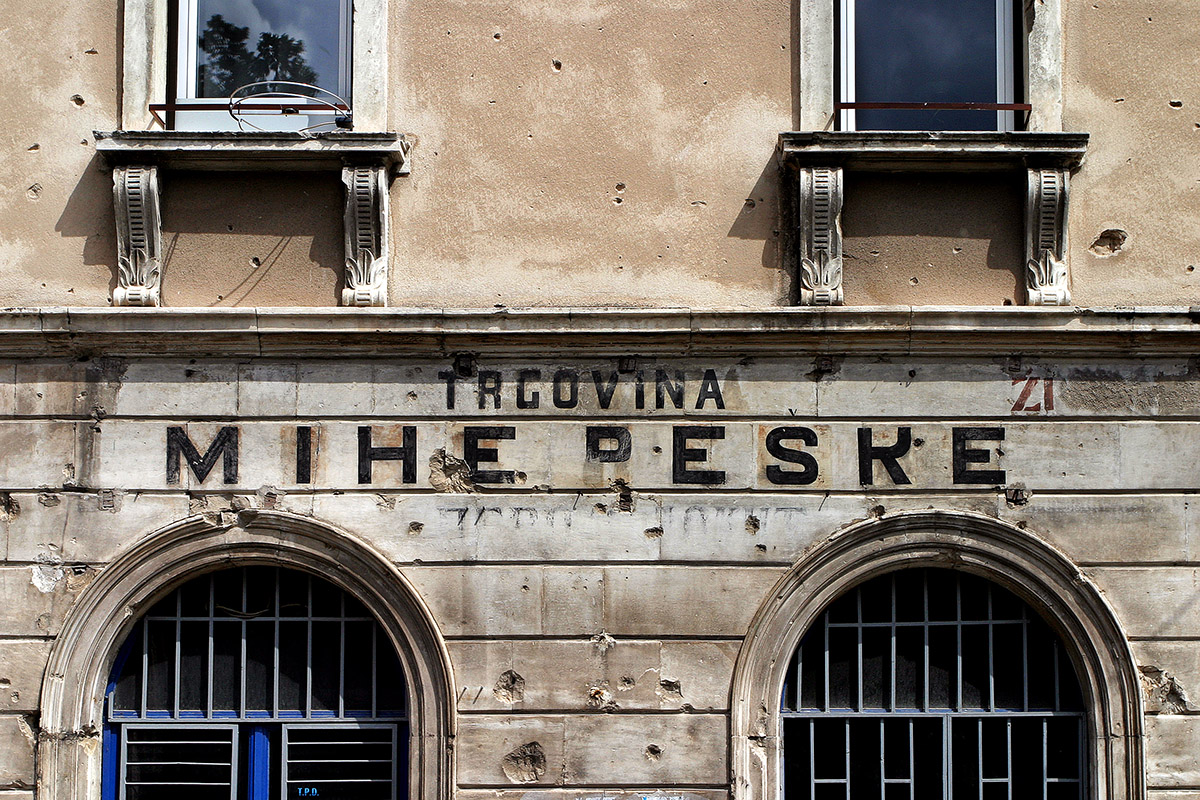 bosnia/mostar_building_bullet_holes