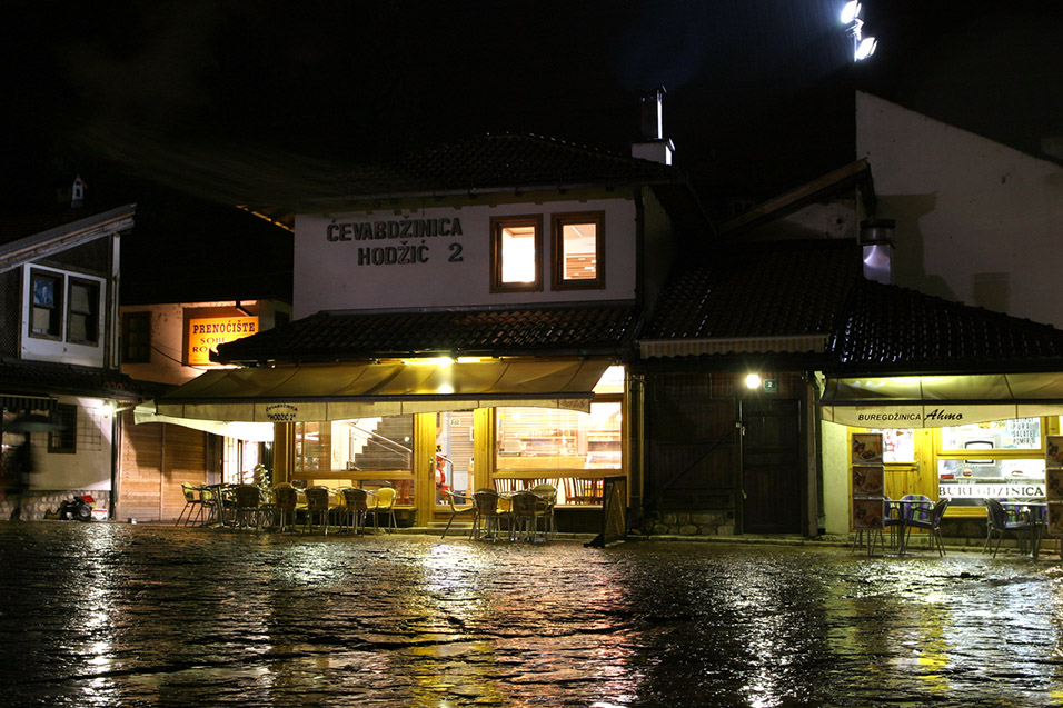 bosnia/sarajevo_night_cafe