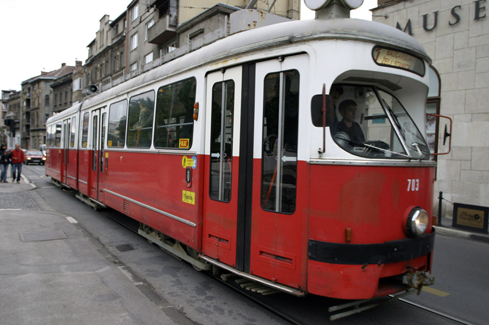 bosnia/sarajevo_trolley_red