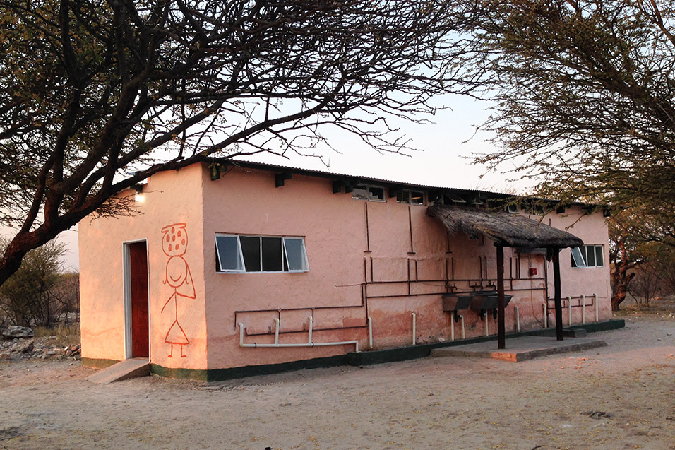 botswana/ghanzi_thakadu_ablution_block