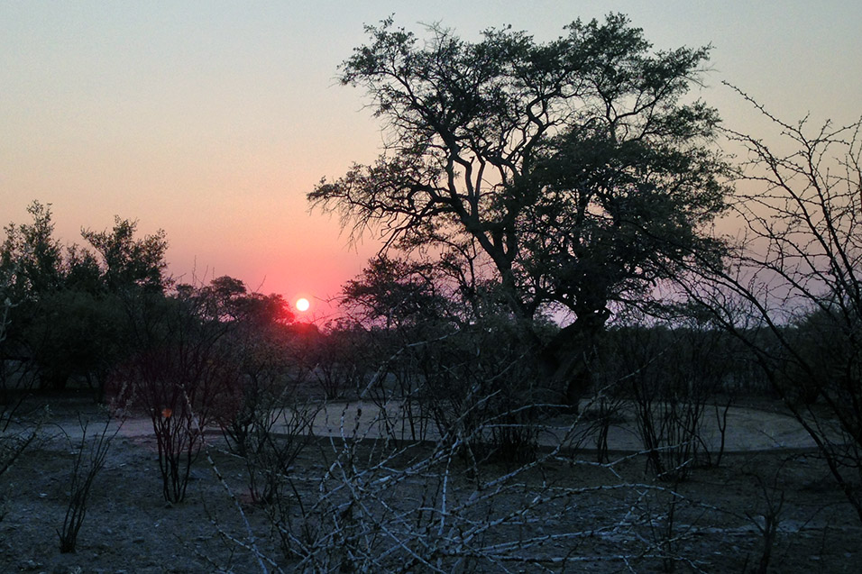 botswana/ghanzi_thakadu_sun_setting_red