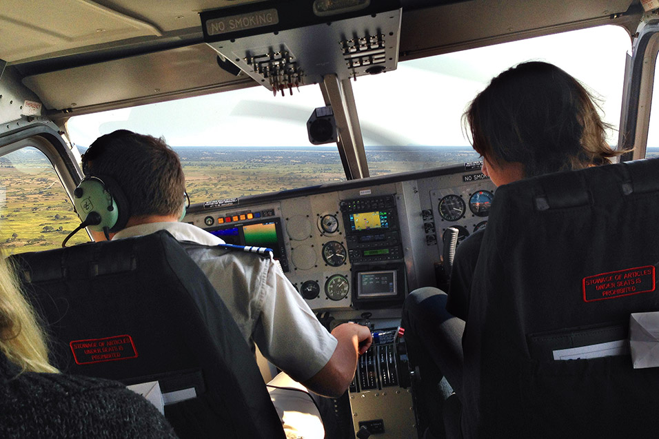 botswana/okavango_flying_left_turn