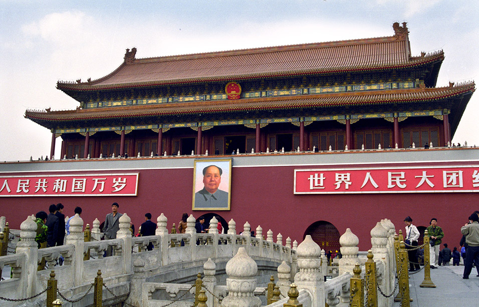 china/2001/tiananmen_side