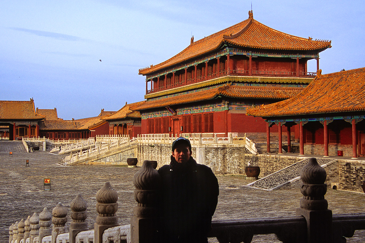 china/2004/beijing_forbidden_brian_yard