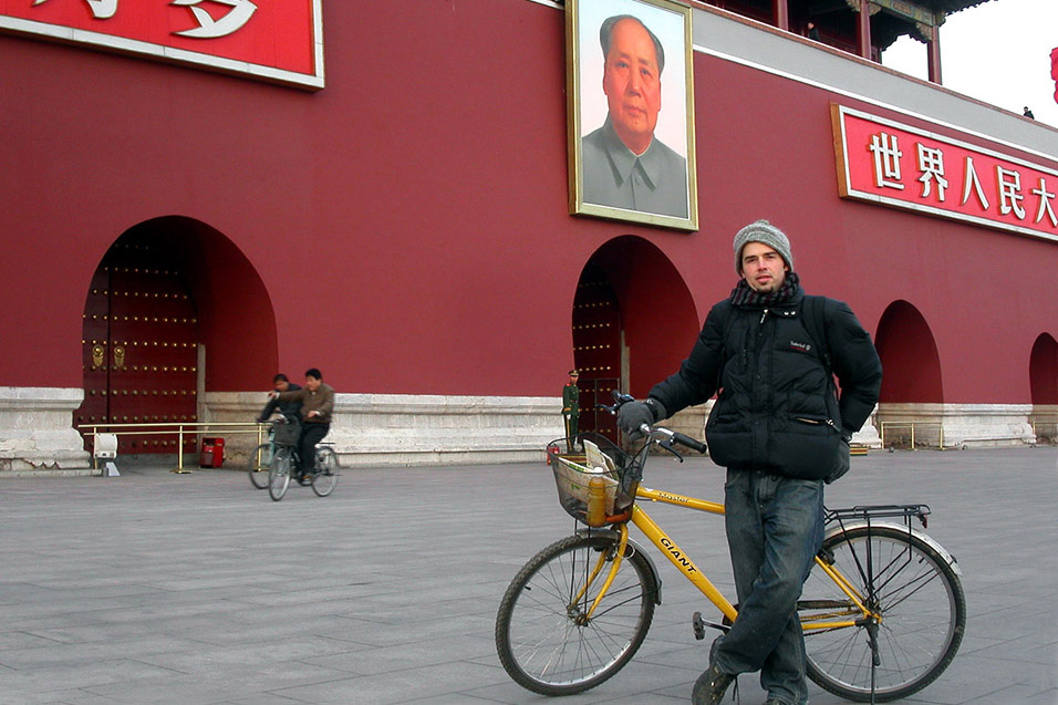 china/2004/beijing_tiananmen_brian_bike_mao