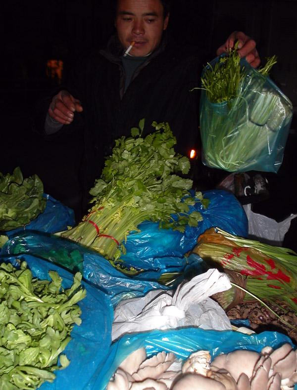 china/2004/food_vegetable_cart