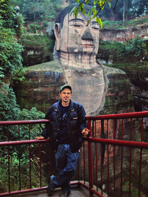 china/2004/leshan_brian_buddha