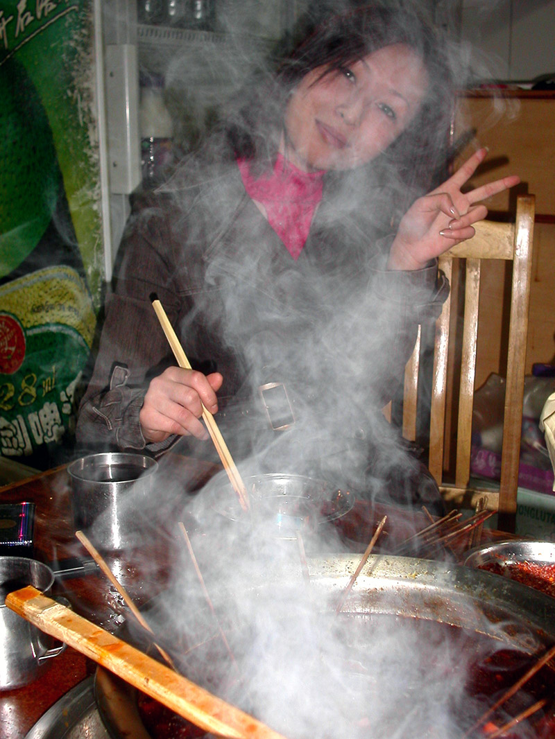 china/2004/leshan_hotpot_girl