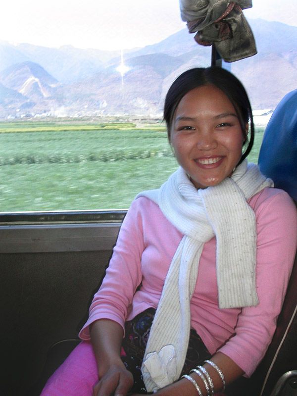 china/2004/lijiang_bus_to_linzi