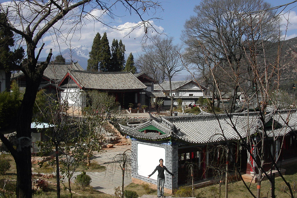 china/2004/lijiang_linzi_ancinet_courtyard