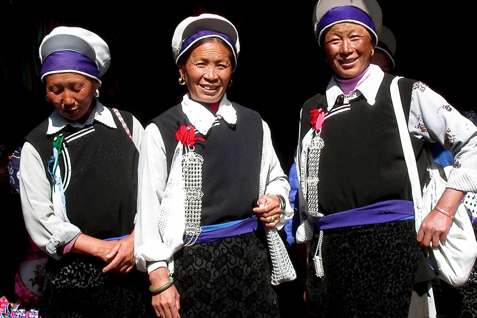 china/2004/lijiang_naxi_women