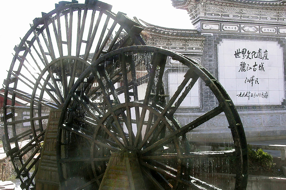 china/2004/lijiang_water_wheels