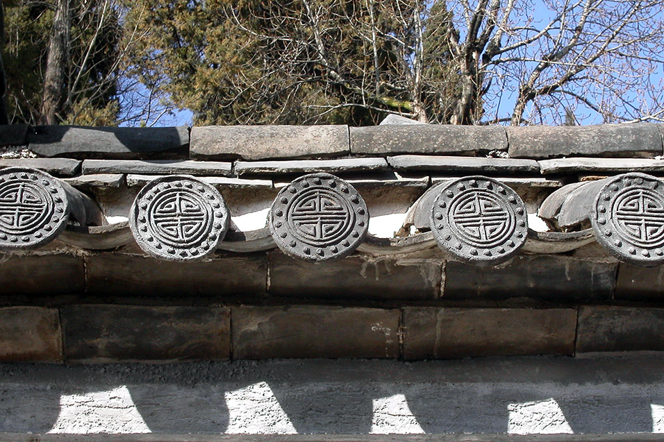 china/2004/lijinag_roof_tiles