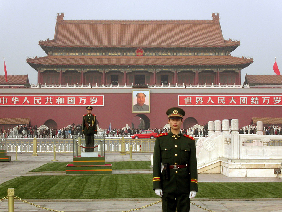 china/2004/mao_guards