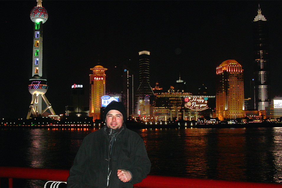 china/2004/night_brian_bund