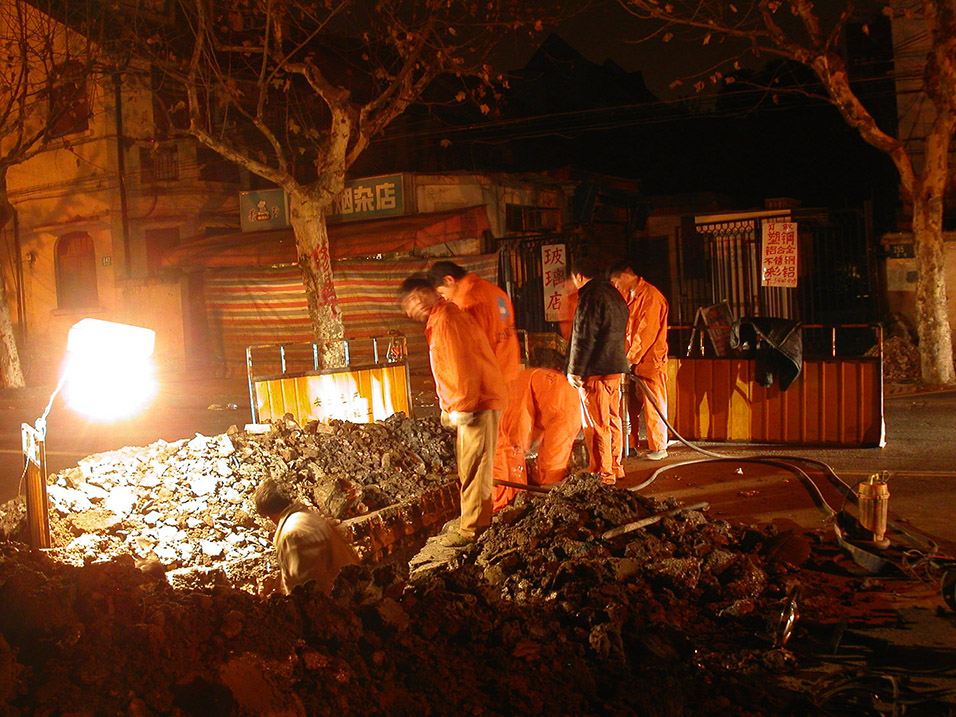 china/2004/night_construction