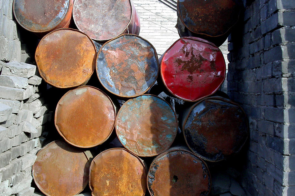 china/2004/pingyao_barrels