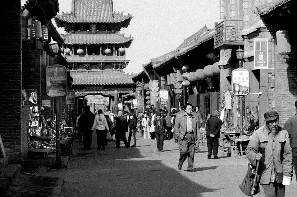 china/2004/pingyao_bw_main_street