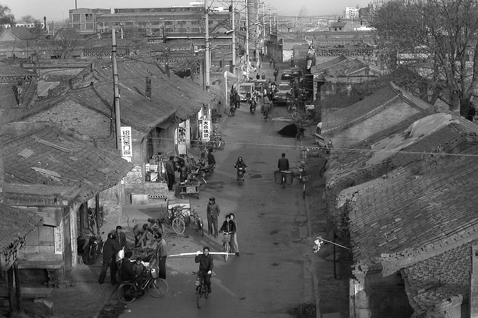 china/2004/pingyao_street_bw