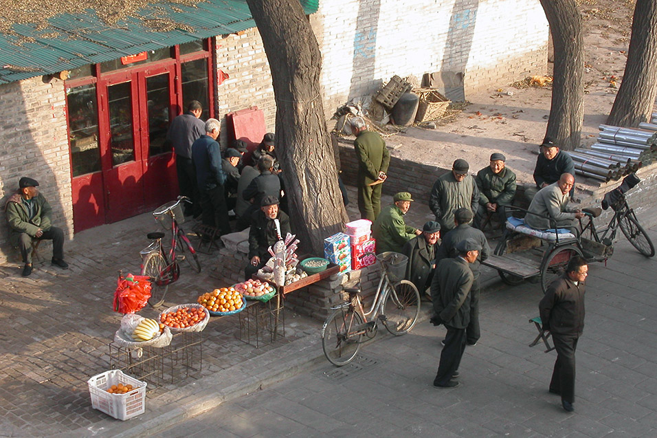 china/2004/pingyao_street_relaxation