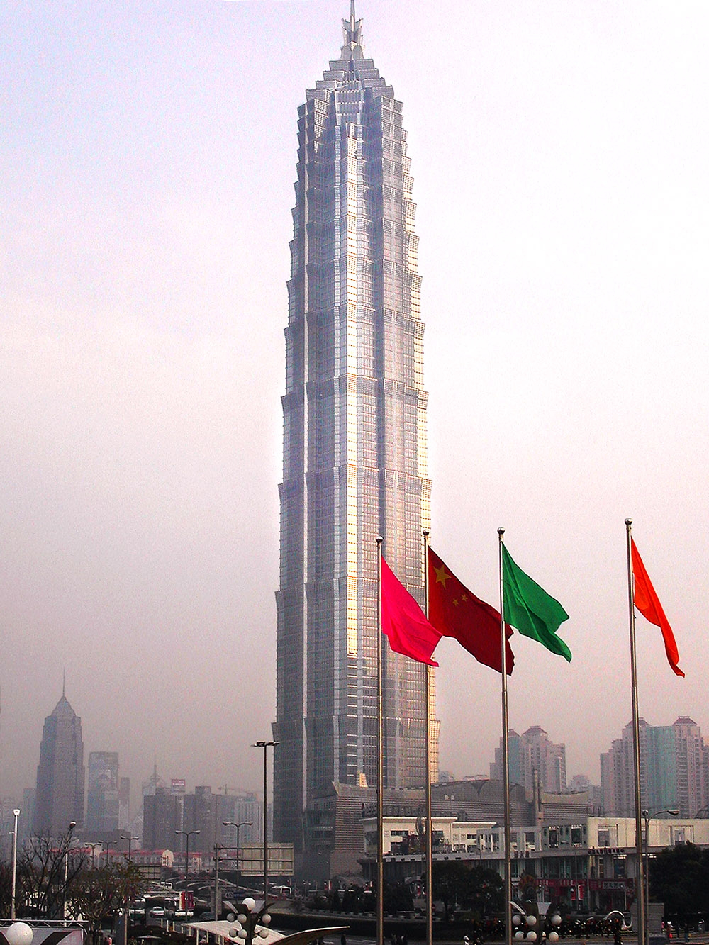 china/2004/pudong_jin_mao_flags