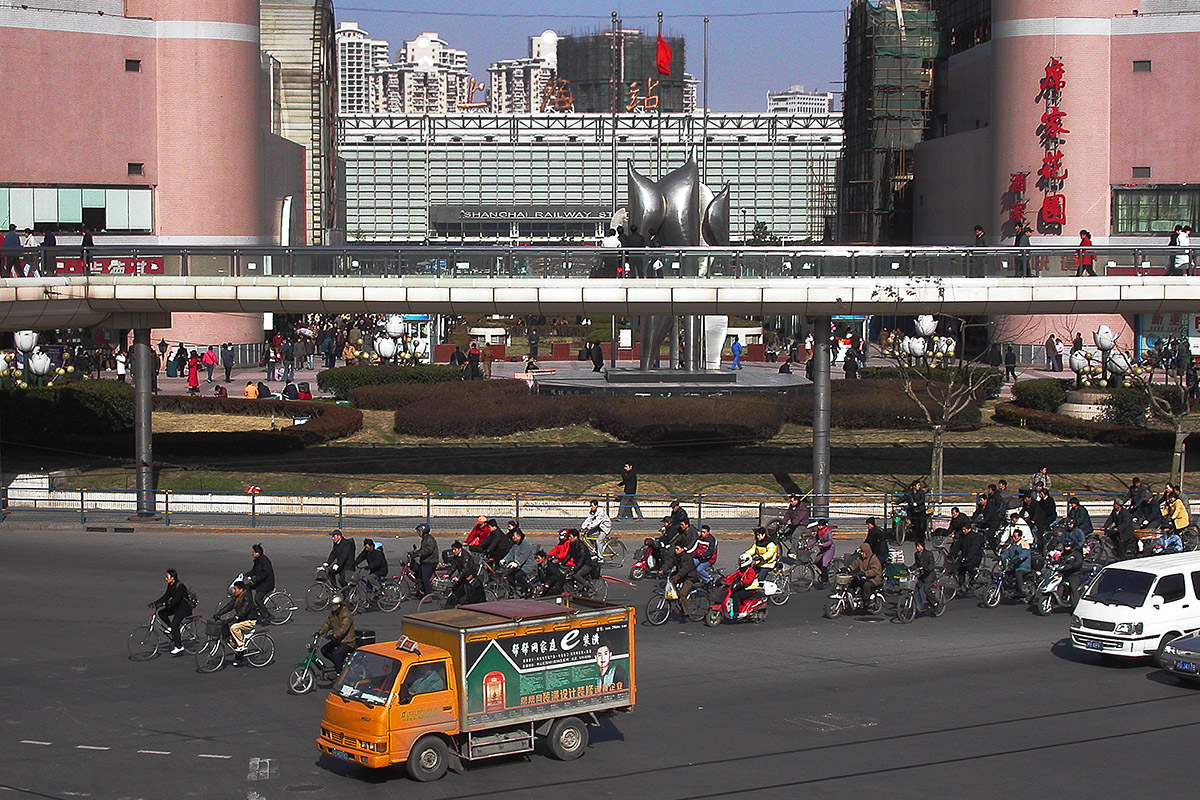 china/2004/shanghai_intersection