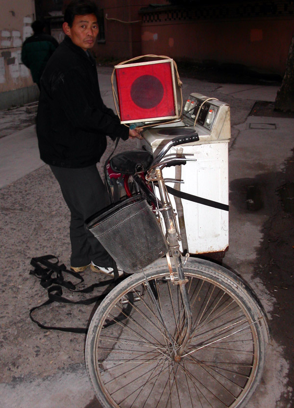 china/2004/shanghai_moving_washing_machine_bike