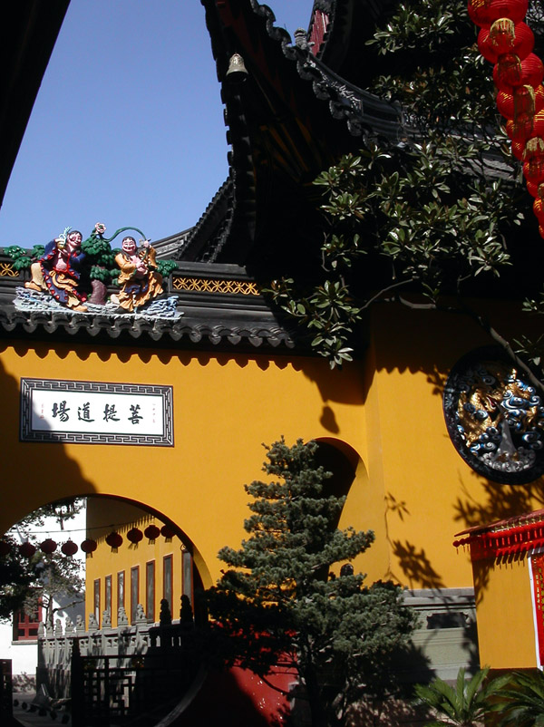 china/2004/shanghai_temple_characters