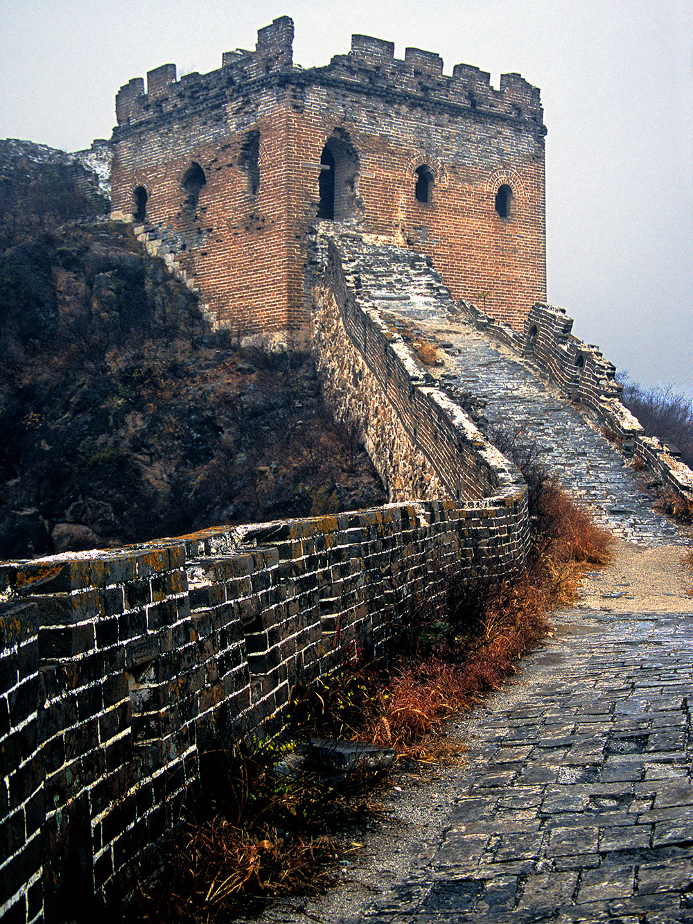 china/2004/simatai_faded_tower