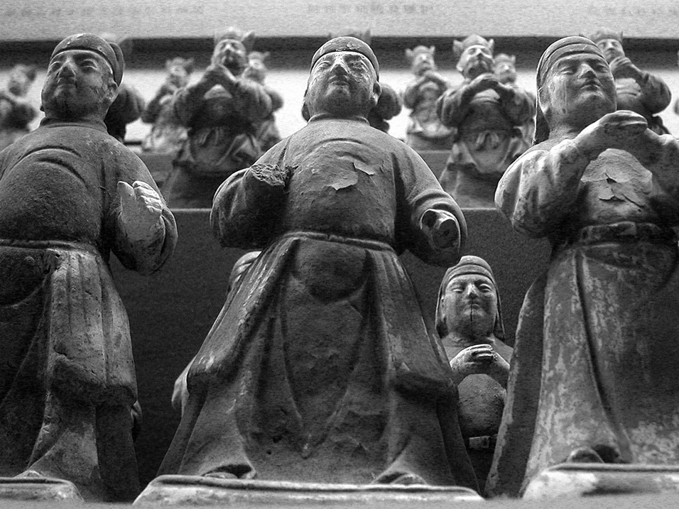 china/2004/xian_burial_objects_bw