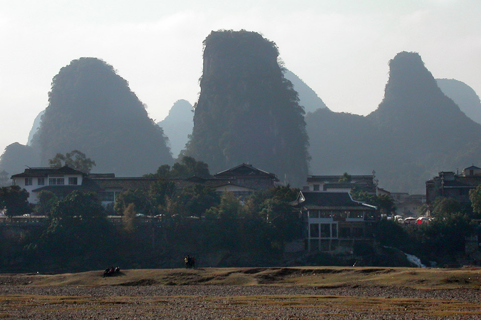 china/2004/yangshuo_3_hazy_mounds