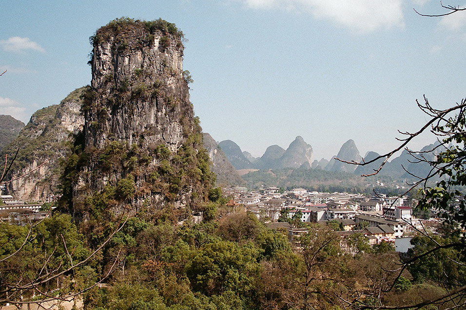 china/2004/yangshuo_pillar_mountain