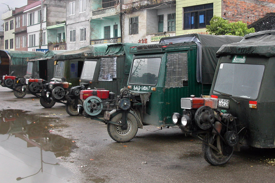 china/2004/yangshuo_tractors