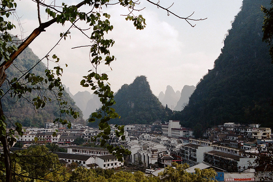 china/2004/yangshuo_valley_karst_view