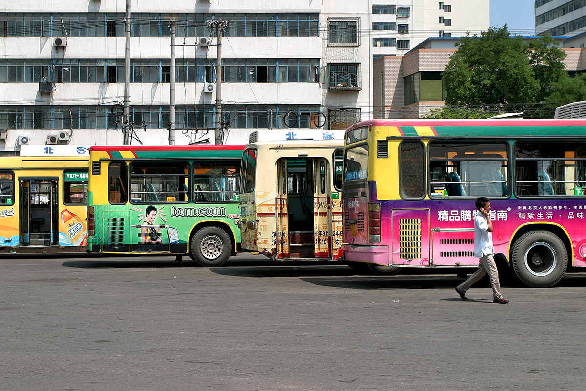 china/2006/beijing_buses_color