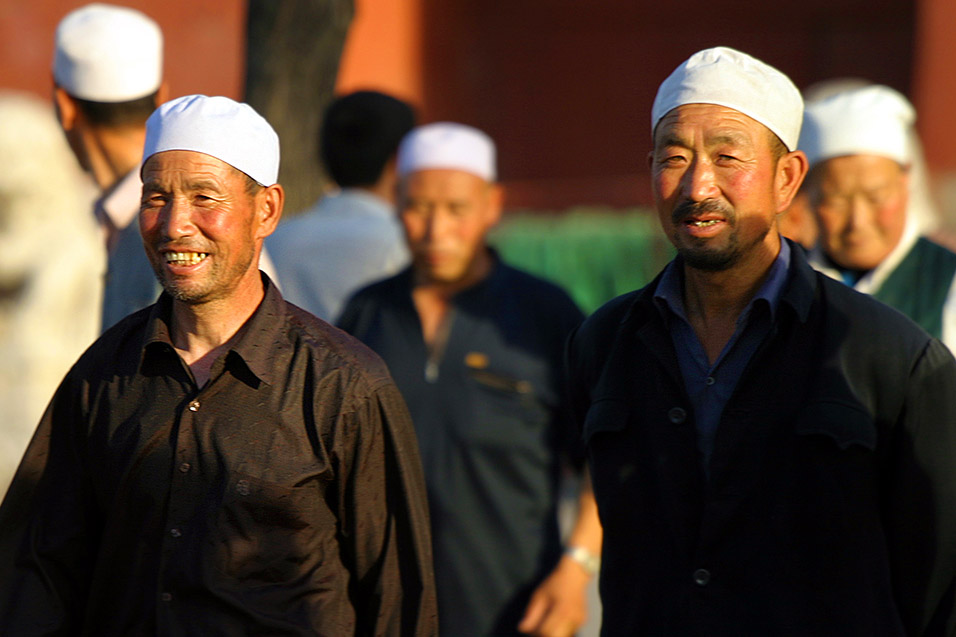 china/2006/beijing_forbidden_white_hats_2