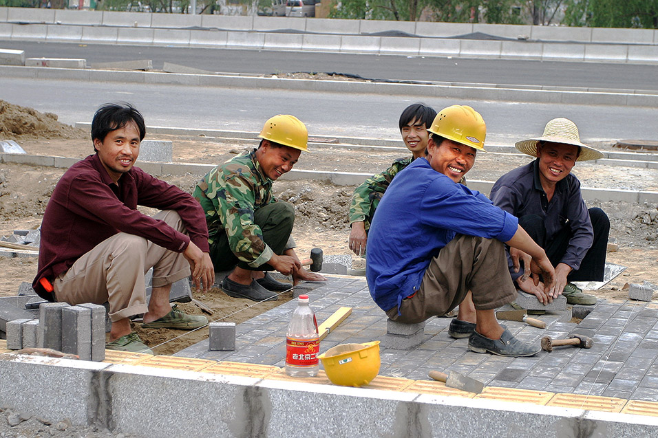 china/2006/beijing_hardhat_laying_bricks