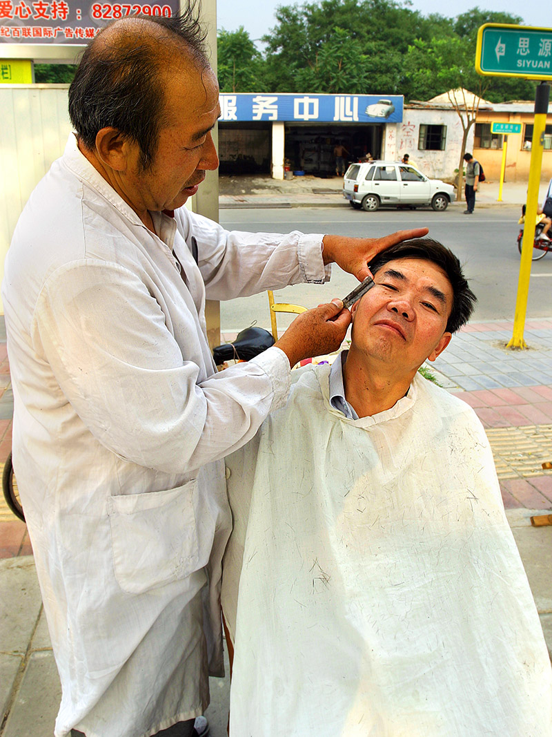 china/2006/beijing_street_shave_vert