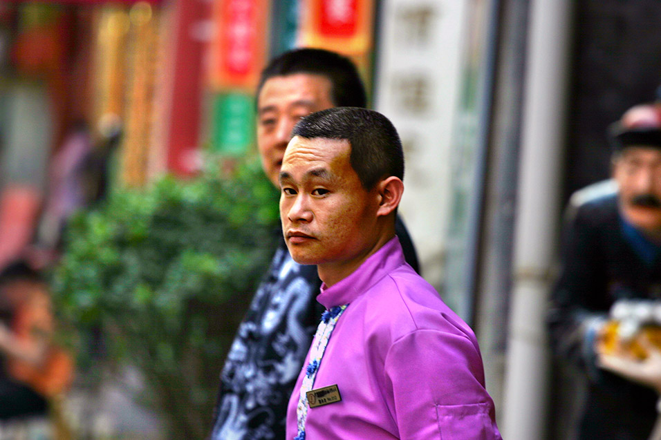 china/2006/beijing_waiter