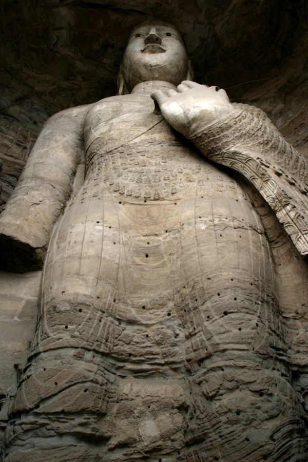 china/2006/datong_yungang_buddha_standing_vert