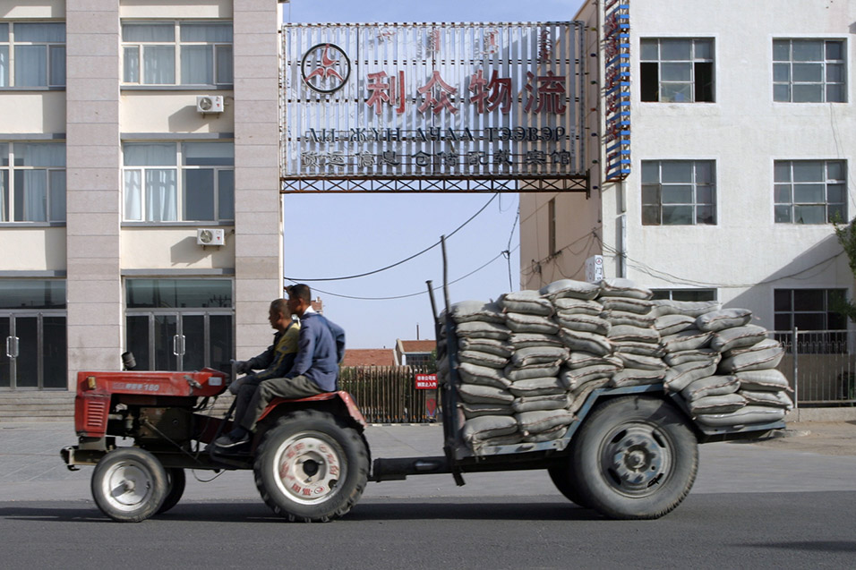 china/2006/erlian_tractor