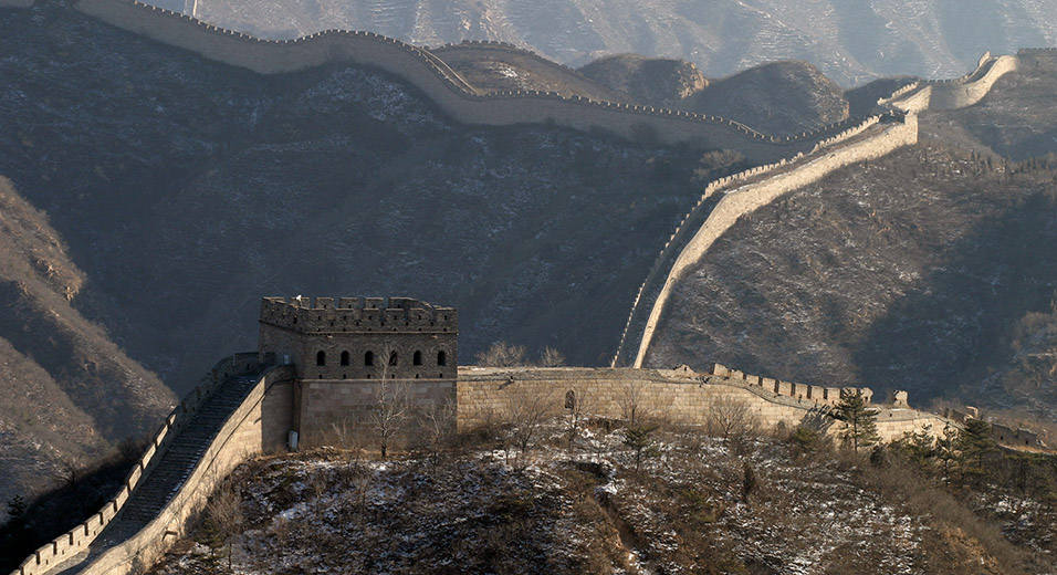 china/2007/badaling_tower_windy_wall