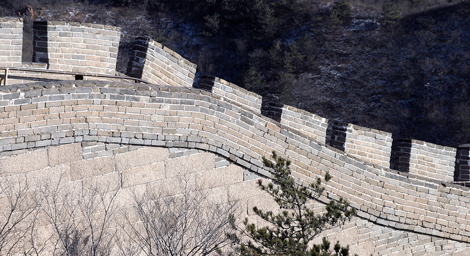 china/2007/badaling_wall_merlon_embrasure