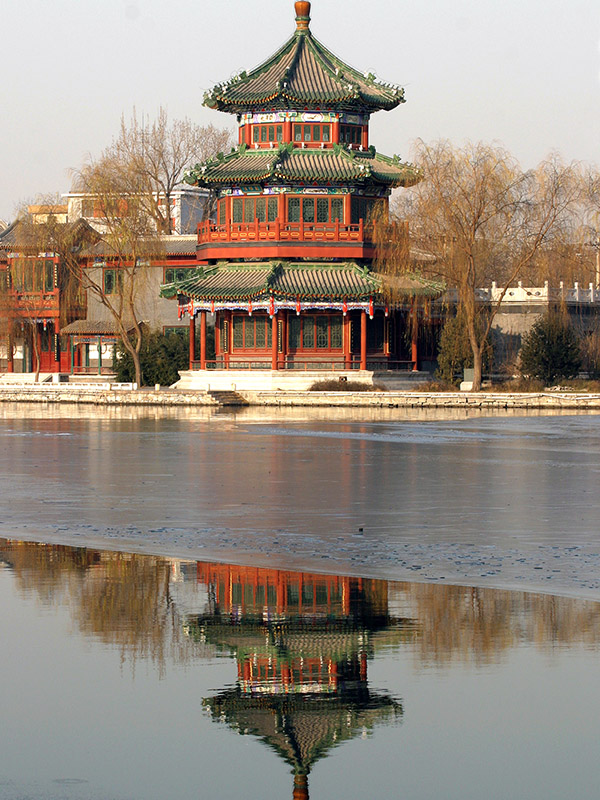 china/2007/beijing_houhai_pagoda_water