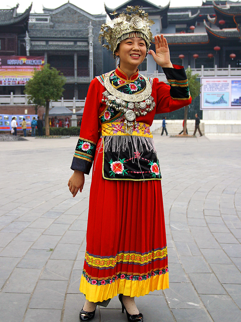 china/2007/fenghuang_tourist_custome_2