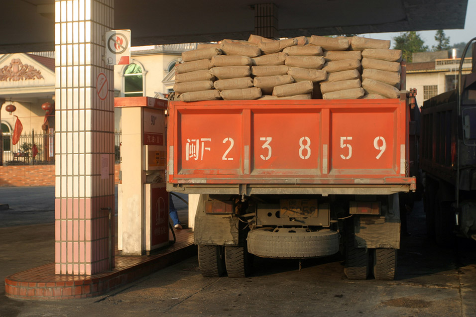 china/2007/hakka_gas_station_scene