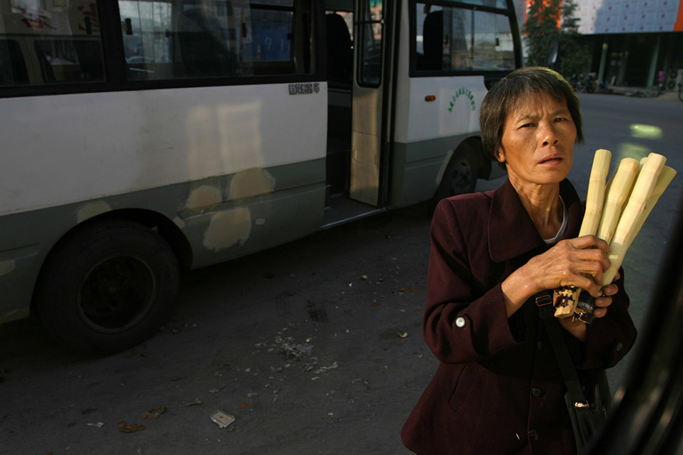 china/2007/hakka_sugar_cane_lady