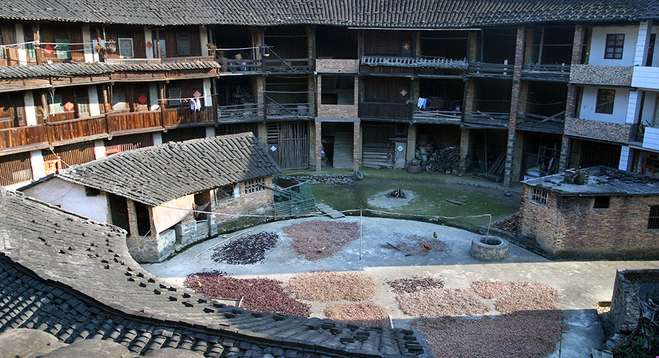 china/2007/tulou_inside