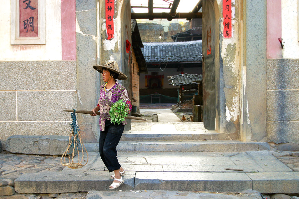 china/2007/tulou_village_life