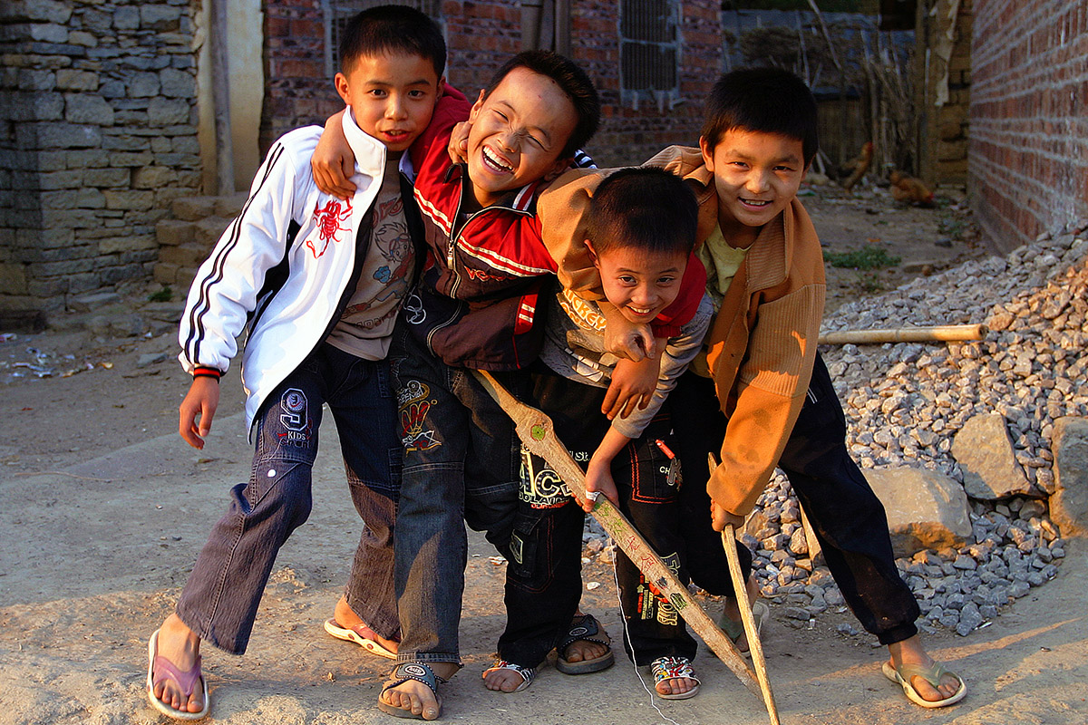 china/2007/yangshuo_shitoucheng_kids